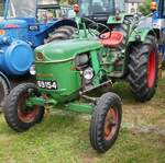 Deutz D30 S; BJ 1962; 30 PS; stand zwischen vielen Traktoren beim Oldtimertreffen in Warken. 21.07.2024