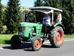 =Deutz 3005 rollt im Festzug beim Pferdsdorfer Oldtimertag im August 2016