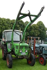 =Deutz D 4006 steht bei der Oldtimerausstellung in Gudensberg im Juli 2016