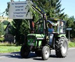 =Deutz rollt im Festzug beim Pferdsdorfer Oldtimertag im August 2016