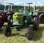 =Deutz steht auf dem Ausstellerparkplatz bei der Oldtimerausstellung der Traktorfreunde Wiershausen am Klostergut Hilwartshausen, 05-2023