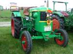 Deutz mit Blumenschmuck steht anl. der Oldtimeraustellung des Deutz-Club Allmus auf dem Ausstellungsgelnde, August 2011