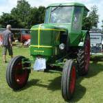 Deutz F22 steht auf dem Ausstellungsgelnde beim Sommerfest in Karlsdorf-Neuthart, Juni 2013