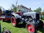 DEUTZ  bringt auf einem Einachshnger einen Hanomag-Kettenschlepper zur Oldtimerausstellung Mnsteuer; 080810