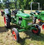 =Deutz steht auf der Ausstellungsfläche für Oldtimerfahrzeuge beim Bürgerfest  200 Jahre Landkreis Fulda  auf dem Gelände von Schloß Fasanerie im Juni 2022.