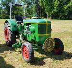 Deutz steht auf der Ausstellungsfläche für Oldtimerfahrzeuge beim Bürgerfest  200 Jahre Landkreis Fulda  auf dem Gelände von Schloß Fasanerie im Juni 2022.