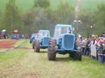 Die Parade der Dutra Traktoren drehte am Samstag eine Runde ber die Pullstrecke beim Russentreffen in Oberlungwitz