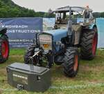 Eicher Traktor? Mit Werkzeugkoffer an der Front, stand beim Oldtimertreffen in Warken. 21.07.2024