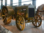 Ein Fordson Type F ist Teil der Ausstellung im nationalen Militärmuseum Soesterberg. (Dezember 2016)