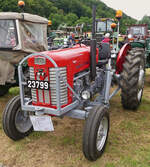 Massey Ferguson 65; BJ 1963; 58 PS; aufgenommen beim Oldtimertreffen in Warken. 21.07.2024