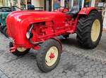 =Porsche 329 steht auf der Ausstellungsfläche anl.