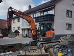 =Doosan DX 85 R von FEICKERT-Bau, eingesetzt auf einer Baustelle in Langenleiten im April 2021