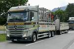 Ein weiterer MB Actros Hängerzug von Camion Transport der am 28.6.24 zum Trucker Festival fährt in Bönigen.