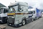 Eine DAF Zugmaschine von Camion Transport die am 30.6.24 beim Trucker Festival in Interlaken steht.