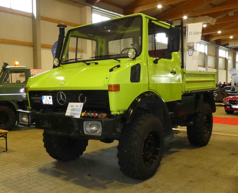 Unimog U 1000 95 Ps Ausgestellt Bei Der Technorama Kassel Im Marz 19 Fahrzeugbilder De